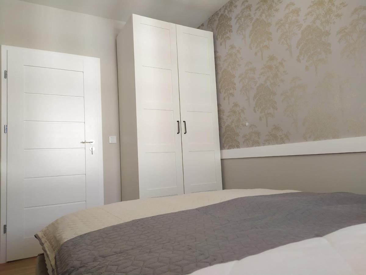 Krakow City Center Navyblue Luxury Apartment Екстер'єр фото
